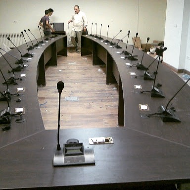 سیستم صوتی و پیجینگ سالن کنفرانس شرکت ایلیا صنعت پارسه
