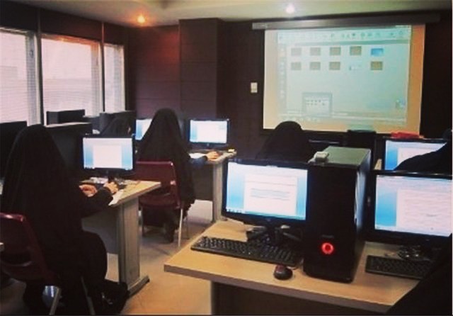 سالن کنفرانس تدریس الکترونیکی موسسه هشت استاد شهرستان گراش